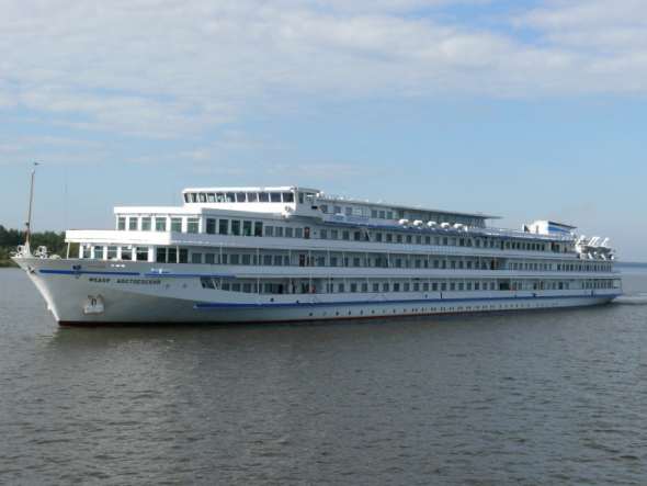 Теплоход "Федор Достоевский"