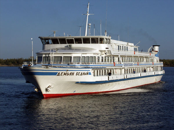 Теплоход "Демьян Бедный"