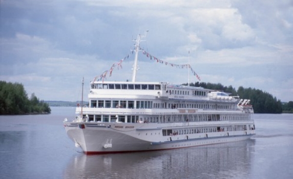 Теплоход "Михаил Шолохов"