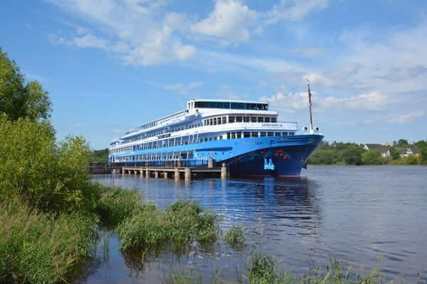 Теплоход "Лунная соната"