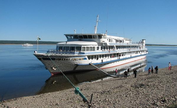 Теплоход "Михаил Светлов"